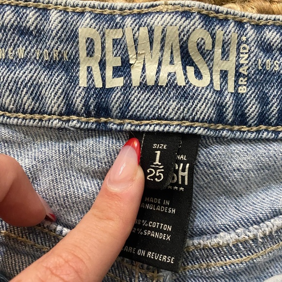 light wash high rise denim shorts - Picture 2 of 4